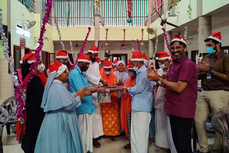 https://photos.chavaramatrimony.com/csr-activities/Santhwana211.jpg