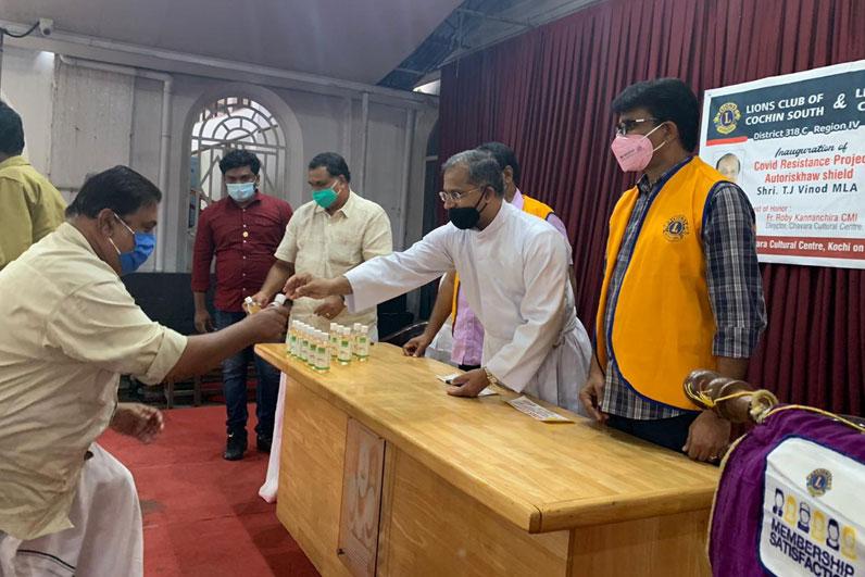 https://photos.chavaramatrimony.com/csr-activities/auto.jpg