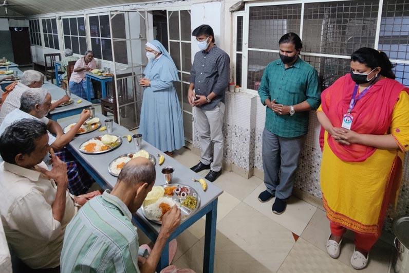 https://photos.chavaramatrimony.com/csr-activities/dinnergoodhopecover.jpg