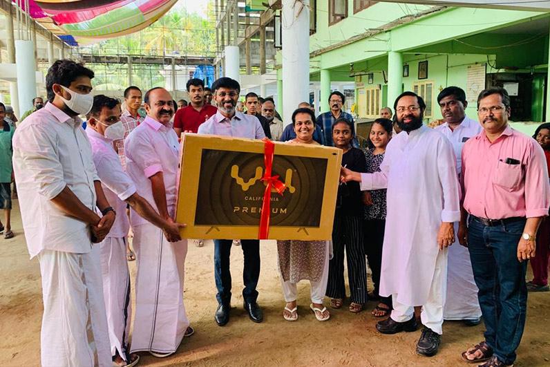 https://photos.chavaramatrimony.com/csr-activities/evangelashramgiftcover.jpg